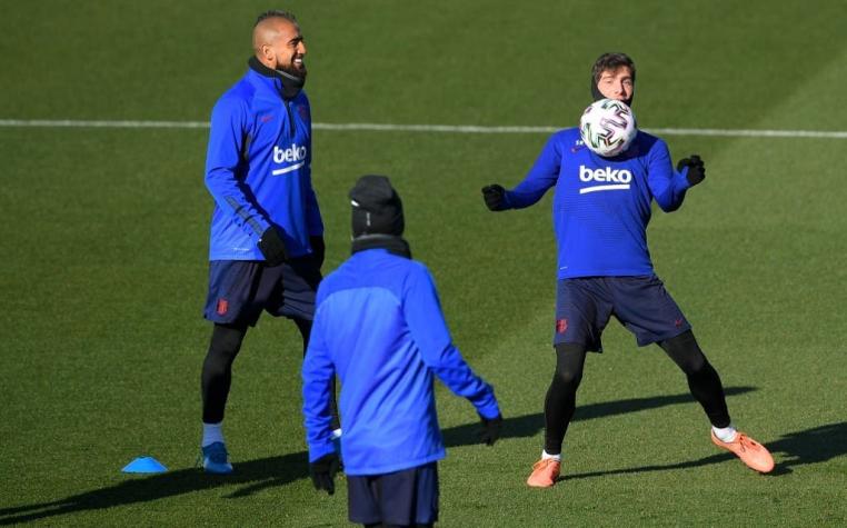 La particular bienvenida del nuevo compañero de Arturo Vidal en FC Barcelona
