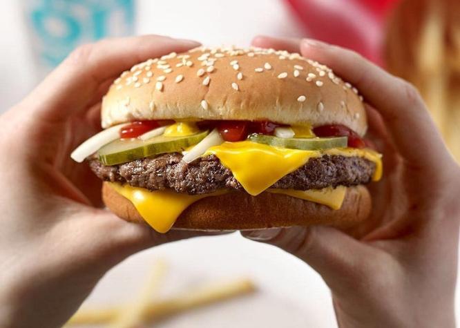 McDonald's lanza icónicas velas con olor a su tradicional hamburguesa cuarto de libra