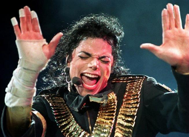 Cortes, pastillas y tatuajes: Revelan detalles inéditos de la autopsia de Michael Jackson