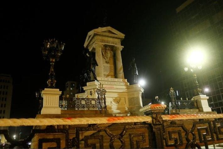 Armada condena ataque a Monumento a los Héroes de Iquique en Valparaíso