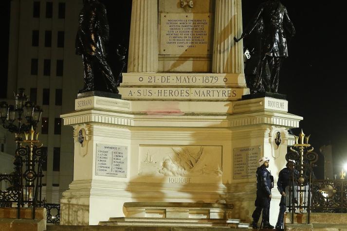 Gobierno condena "cobarde ataque" a monumento donde se encuentran los restos de Arturo Prat