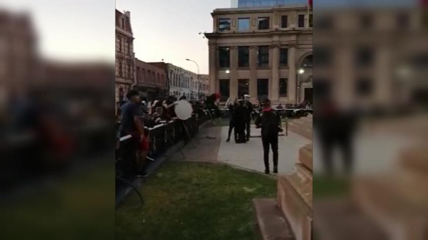[VIDEO] Manifestantes atacaron monumento a la Armada