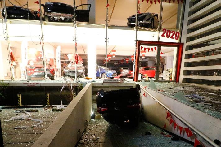 Viña del Mar: Destrozos en locales comerciales dejan alrededor de 15 personas detenidas