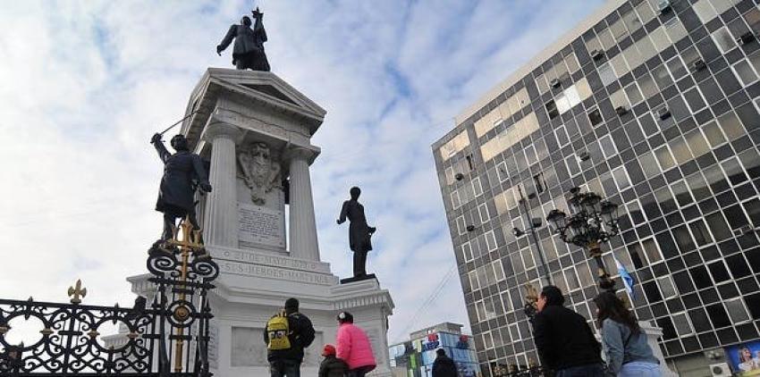 Intendencia de Valparaíso se querella contra quienes atacaron el monumento "Héroes de Iquique"