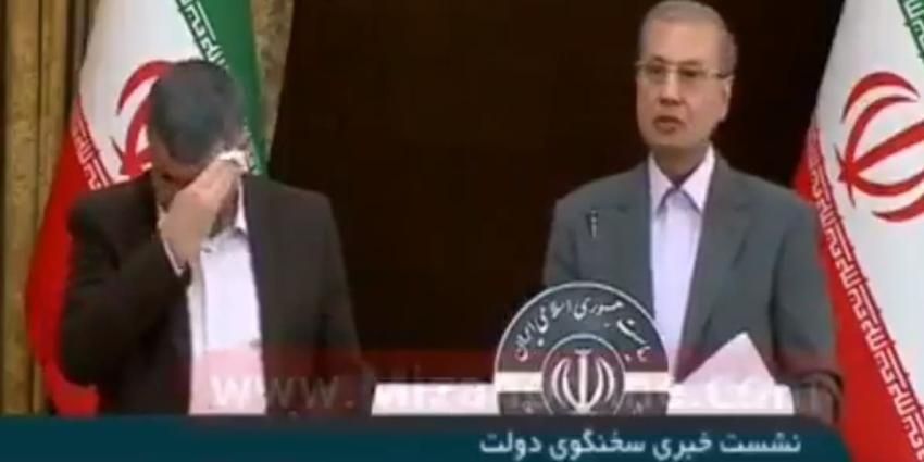 [VIDEO] El notorio malestar de ministro iraní horas antes de ser diagnosticado con coronavirus
