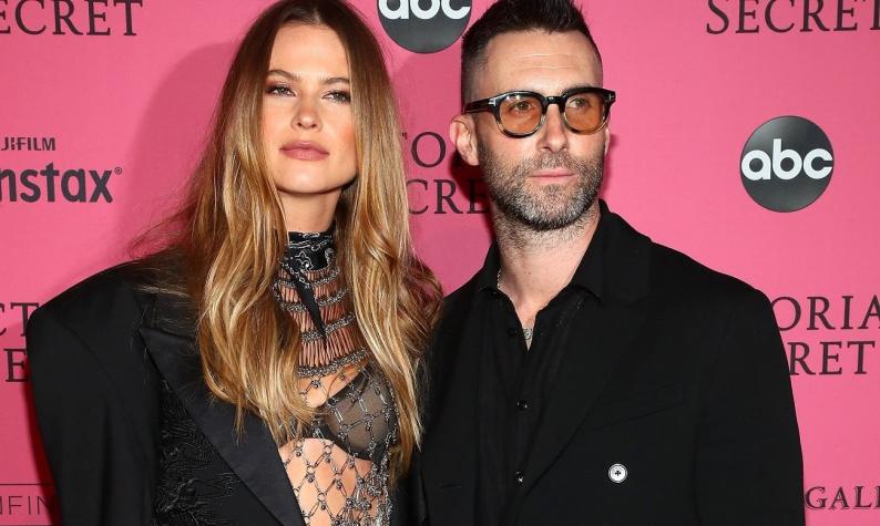 Esposa De Adam Levine Brilla Como Modelo De Victoria's Secret