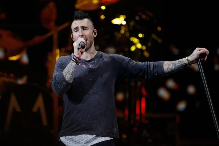 Aterrizaje forzoso: Maroon 5 deja su debut en el Festival a la suerte de sus éxitos