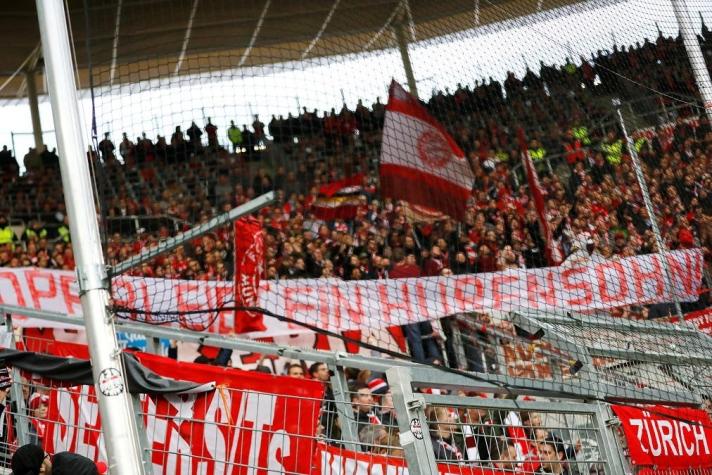 [VIDEO] La sorprendente decisión de jugadores del Hoffenheim y el Bayern tras protesta de hinchas