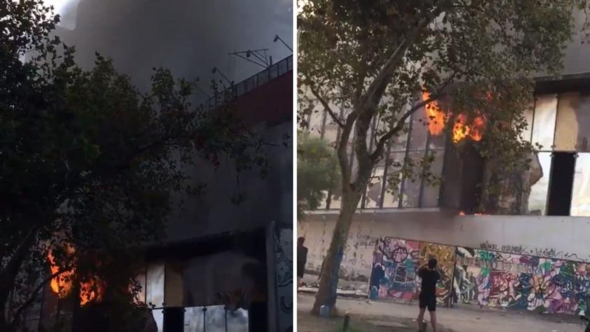 Nuevo incendio se registra en el Museo Violeta Parra en el centro de Santiago
