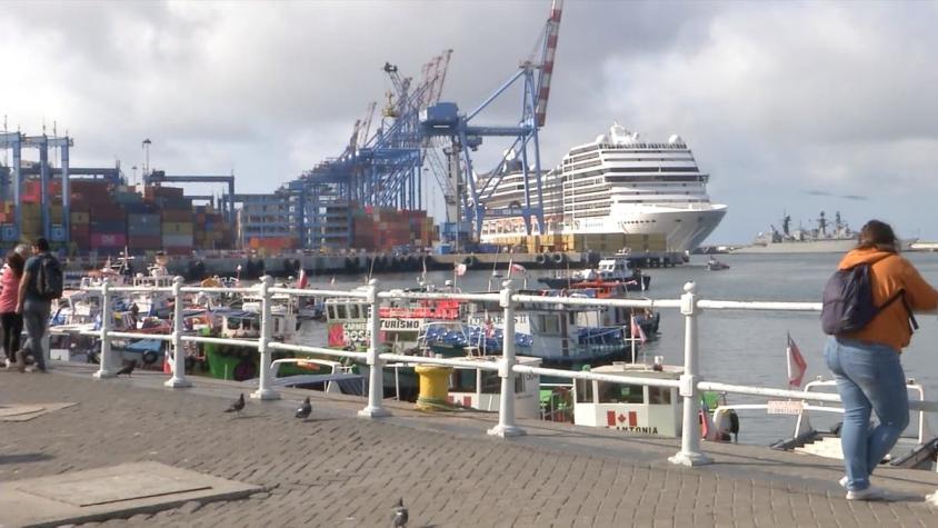 Ministro Mañalich anuncia la prohibición de la recalada de cruceros en Chile