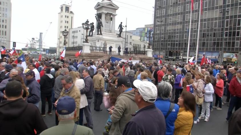 [VIDEO] Realizan acto de desagravio a Monumento a los Héroes de Iquique en Valparaíso