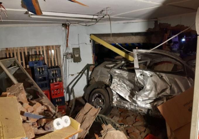 [FOTOS] Tres muertos tras el choque de un auto con una vivienda en Lirquén