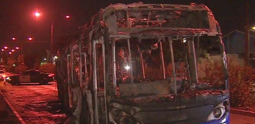 [VIDEO] Bus del transporte público resulta quemado en San Ramón