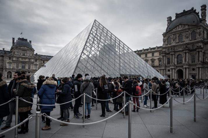 Museo del Louvre reabre sus puertas tras cierre por coronavirus