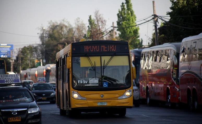 Sorprenden a niño de 12 años conduciendo bus del Transantiago secuestrado por desconocidos