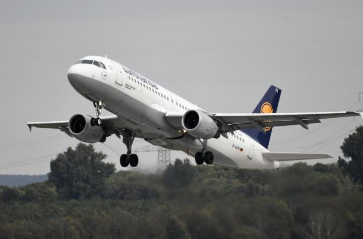 Lufthansa reducirá el 50% de sus vuelos por el coronavirus