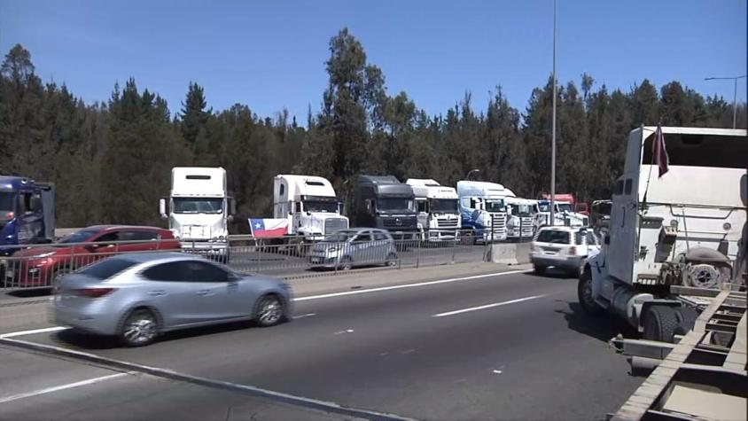 [VIDEO] Camioneros bloquean parcialmente la Ruta 68 exigiendo mejoras en seguridad