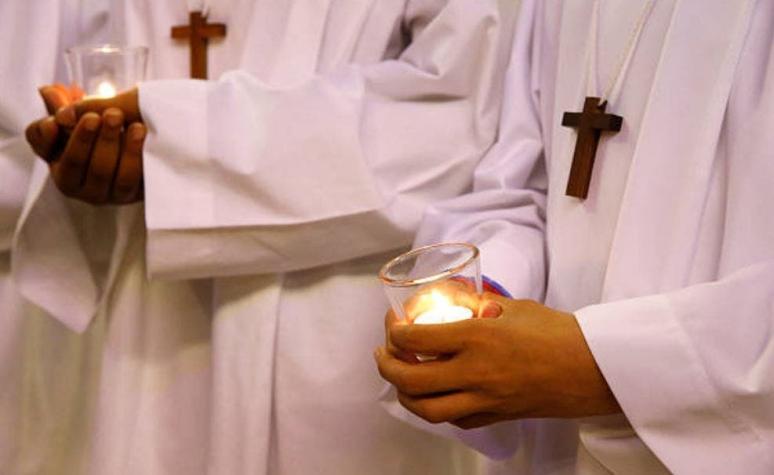 Acusan que sacerdote negó primera comunión a niño por ser autista