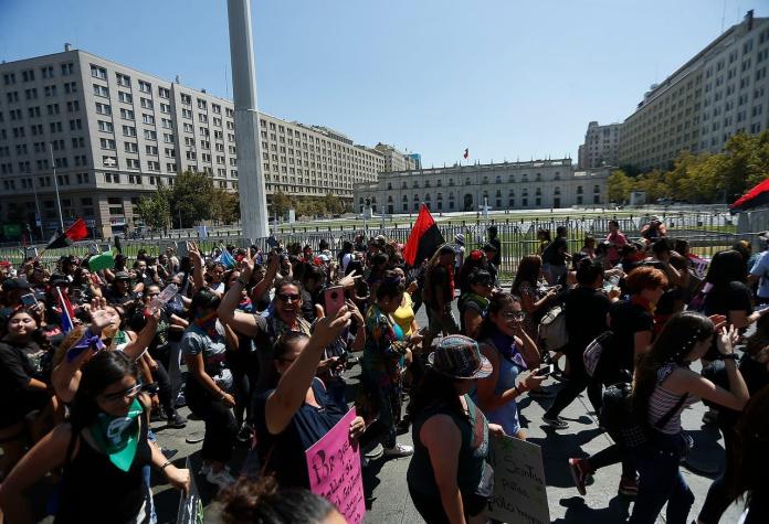 Gobierno y Carabineros destacan una “marcha familiar”por 8M e informan que hubo 53 detenidos