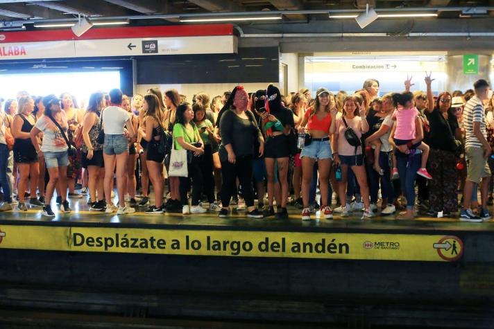 Metro de Santiago movilizó a más de 470 mil pasajeros hasta las 18:00 horas en la jornada del 8M