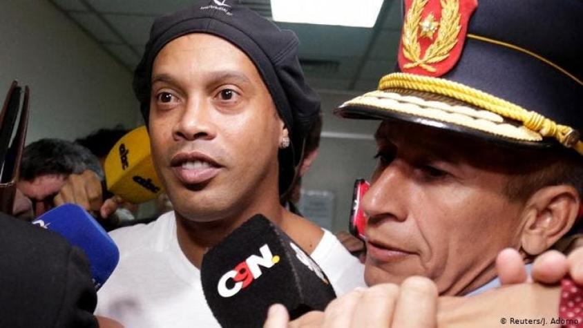 Ronaldinho pasa su tercera noche detenido en Paraguay