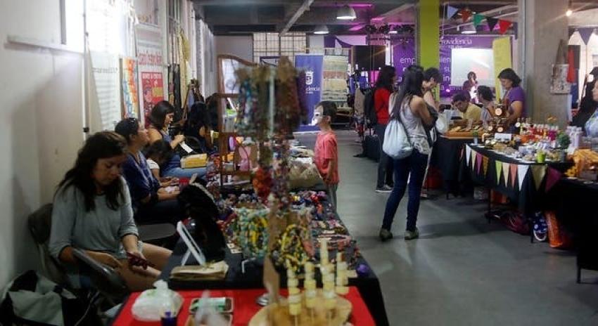 Sercotec y Mall Barrio Independencia inauguran feria dedicada a emprendimientos de mujeres