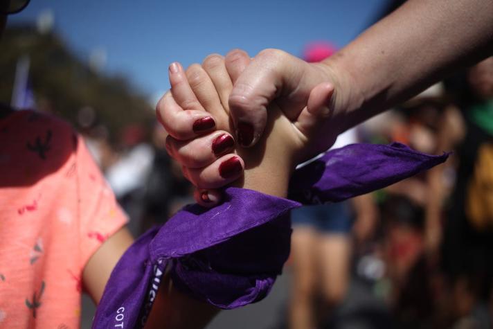 Mujeres se organizaron para encontrar a madre de niña perdida en marcha del 8M