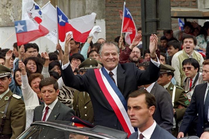 "Chile vuelve a la democracia": A 30 años del día en que Patricio Aylwin asumió como Presidente