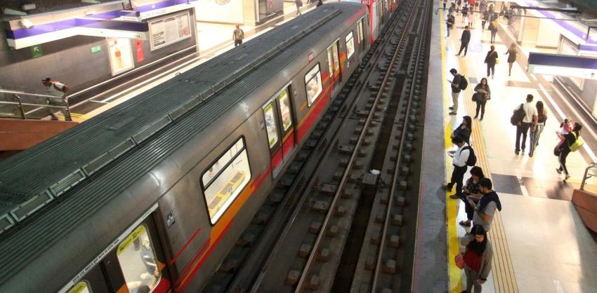 Metro informa casi un 50% menos de pasajeros este martes