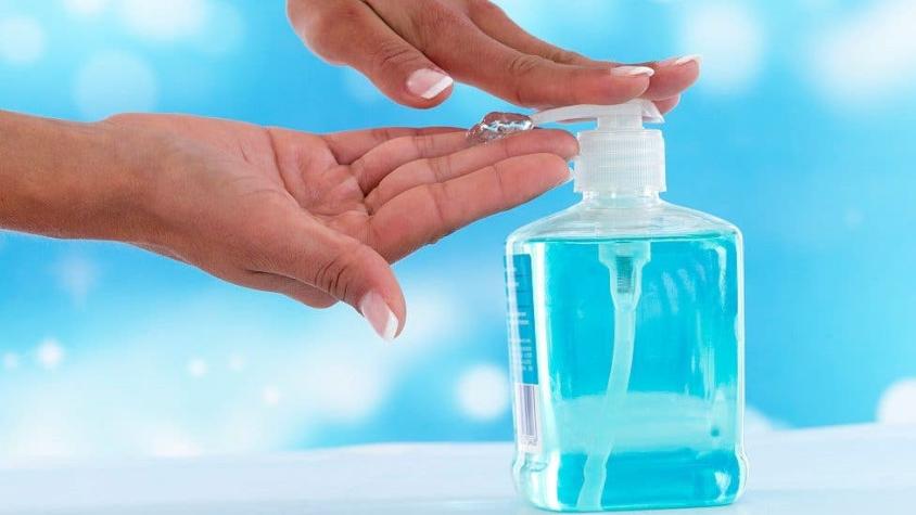 Coronavirus: los riesgos de los geles desinfectantes de manos hechos en casa