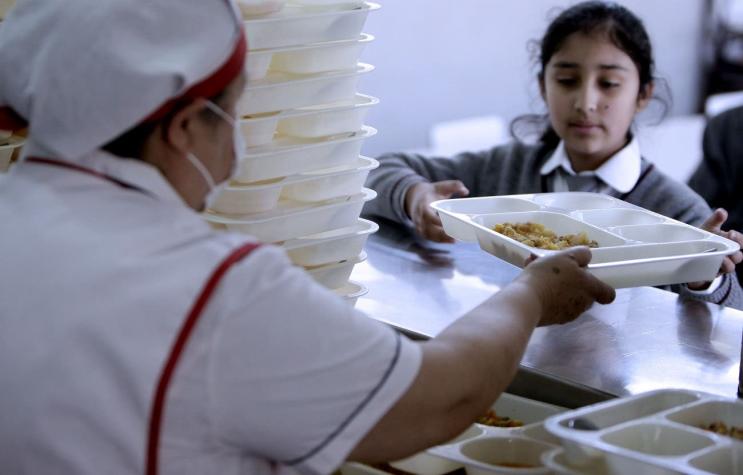 Raciones de contingencia: Mineduc explica cómo funcionará entrega de alimentos en colegios