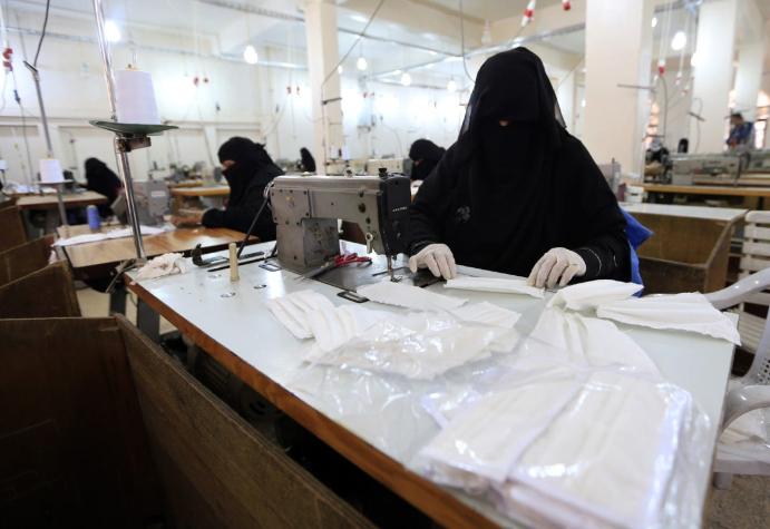 Coronavirus: Mujeres de Yemen fabrican mascarillas para países desarrollados