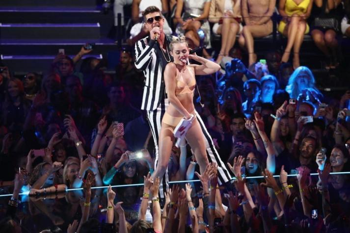 Miley Cyrus no usó bikini durante 2 años después de presentarse en VMAs 2013: "Estaba tan insegura"