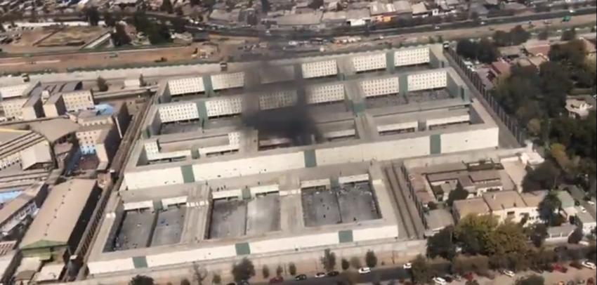 Imágenes aéreas captan intento de motín en cárcel Santiago 1
