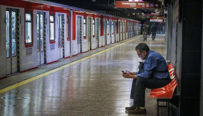 Metro de Santiago anuncia que disminuirá en un 50% la oferta de transporte los fines de semana