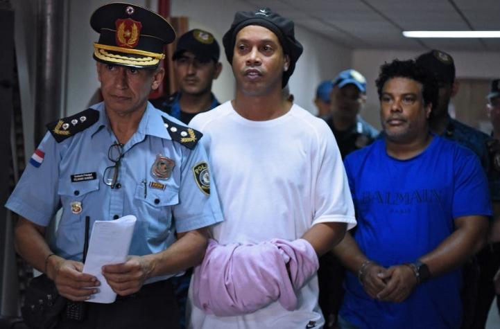 Ronaldinho pasó su cumpleaños solo en una celda en cárcel de Paraguay