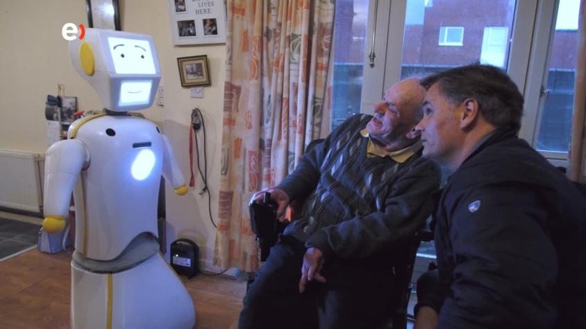 [VIDEO] "Al límite de la ficción" en Irlanda con un robot de compañía