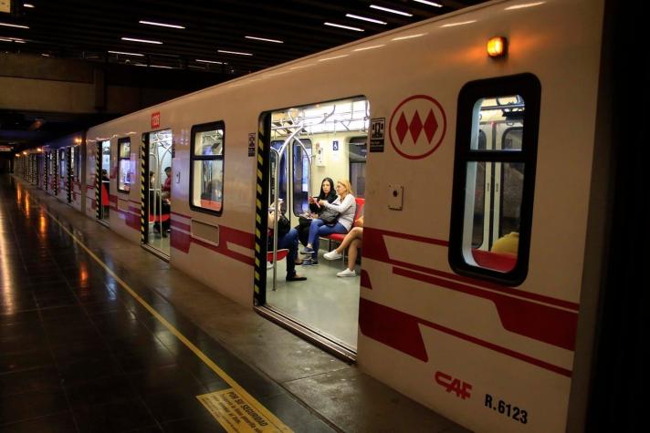 Informan de nuevo horario de apertura y funcionamiento de Metro, Transantiago y Tren Central