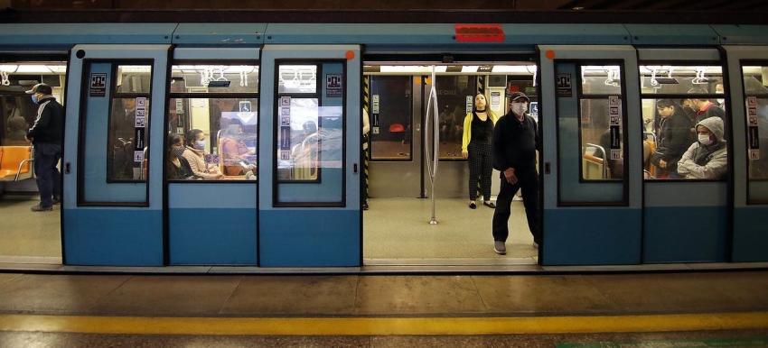 Metro de Santiago sale al paso de noticia falsa en redes sociales: "La tarifa no ha subido"