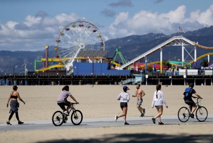 No entienden: California endurece medidas por coronavirus tras presenciar playas repletas