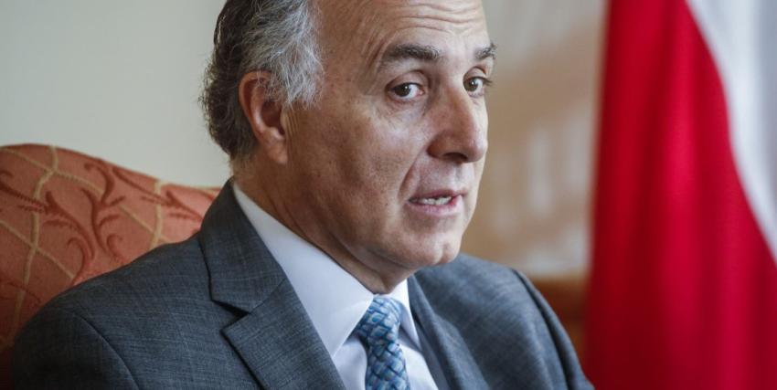Canciller Ribera exige a aerolíneas entregar soluciones a chilenos varados en el extranjero
