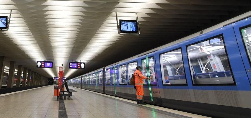 Detienen a hombre que lamió pasamanos en el Metro para difundir el coronavirus en Alemania