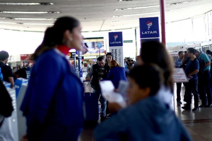 Latam y trabajadores avanzan en negociaciones: aerolínea pagará el 100% de horas de vuelo de marzo