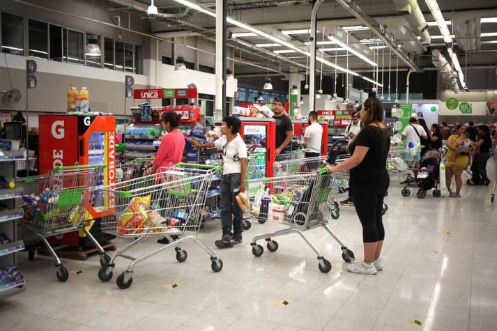 Alcaldesa Matthei y aglomeraciones en supermercados: “Seamos racionales. Mantengamos la calma”