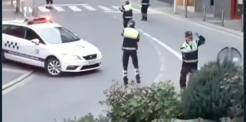 Policía española baila el "Baby shark" en la calle para alegrar a sus habitantes