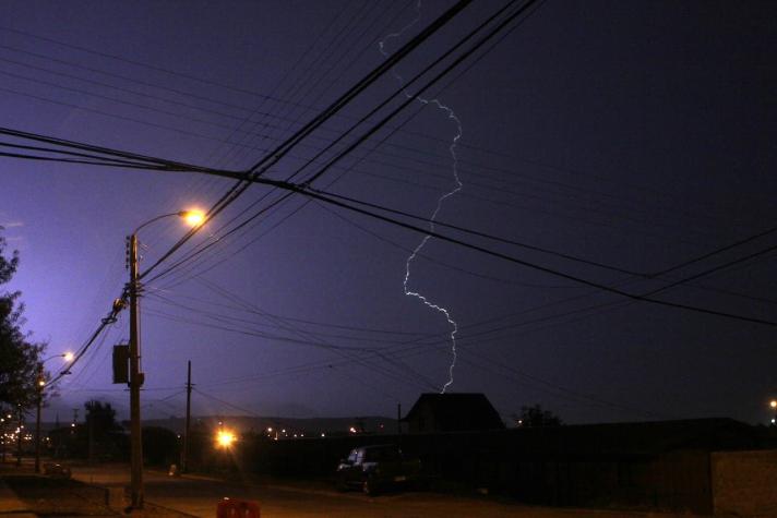 Dirección Meteorológica emite aviso por tormentas eléctricas en tres regiones del norte del país
