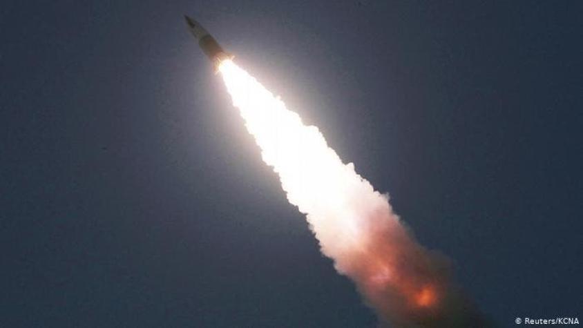 Corea del Norte disparó lanzacohetes “reactivo súper grande”