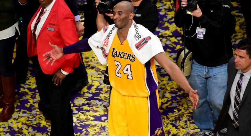 Toalla usada por Kobe Bryant en su despedida de la NBA es subastada por 33 mil dólares