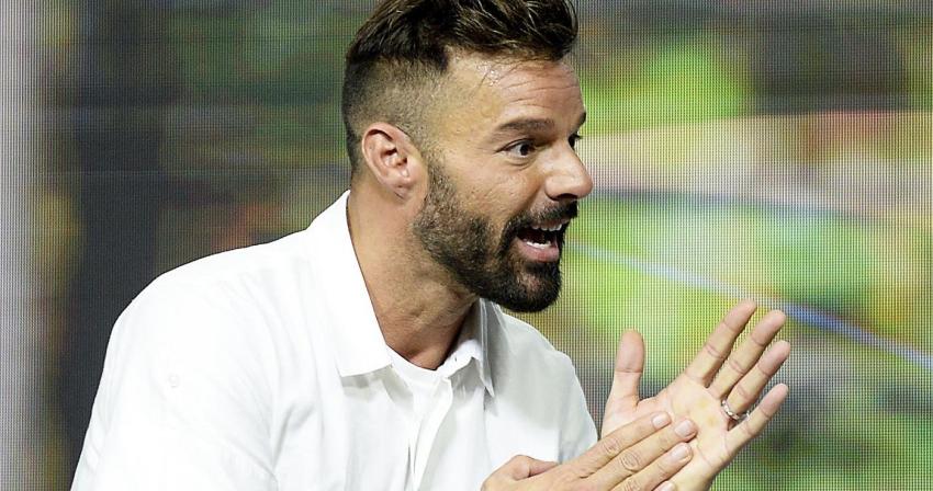 Mostrando mucha piel: Ricky Martin protagoniza sesión de fotos para revista de moda masculina