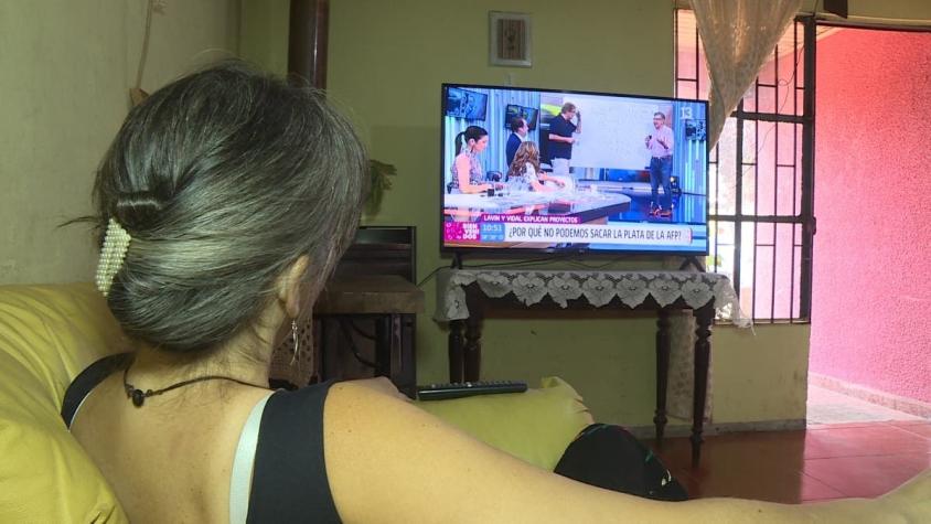 TV, diario y portales web: Los medios por los que más se informan los chilenos durante la pandemia